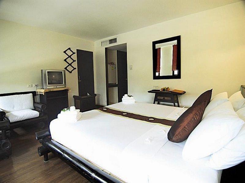 Phuket Heritage Hotel Карон Экстерьер фото