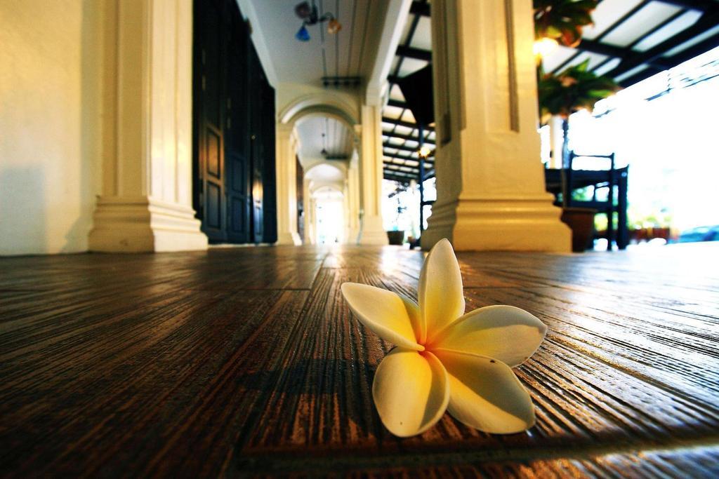 Phuket Heritage Hotel Карон Экстерьер фото